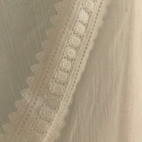 White top - Picture 3 of 5